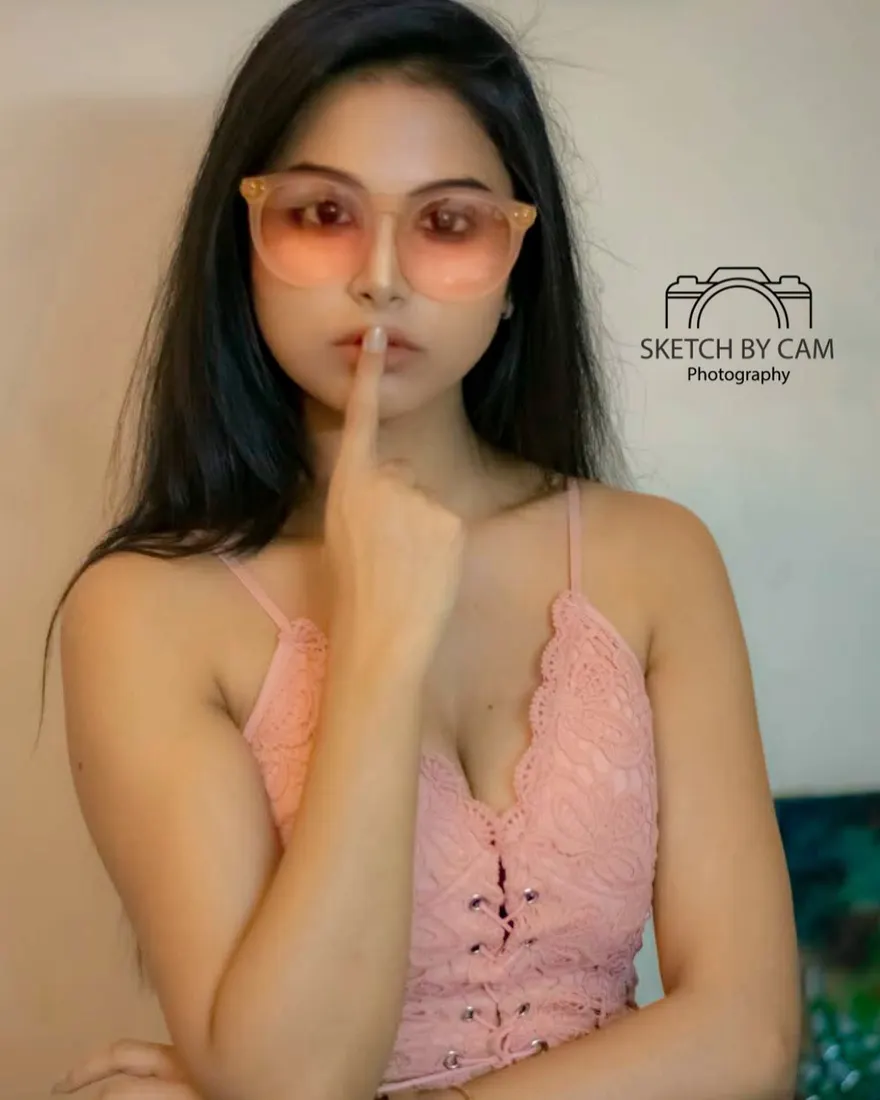 shhhhh!!!!! 😁
.
. .
In frame : unicobella PC : sketchbycam. Photograph by Sketch by Cam.