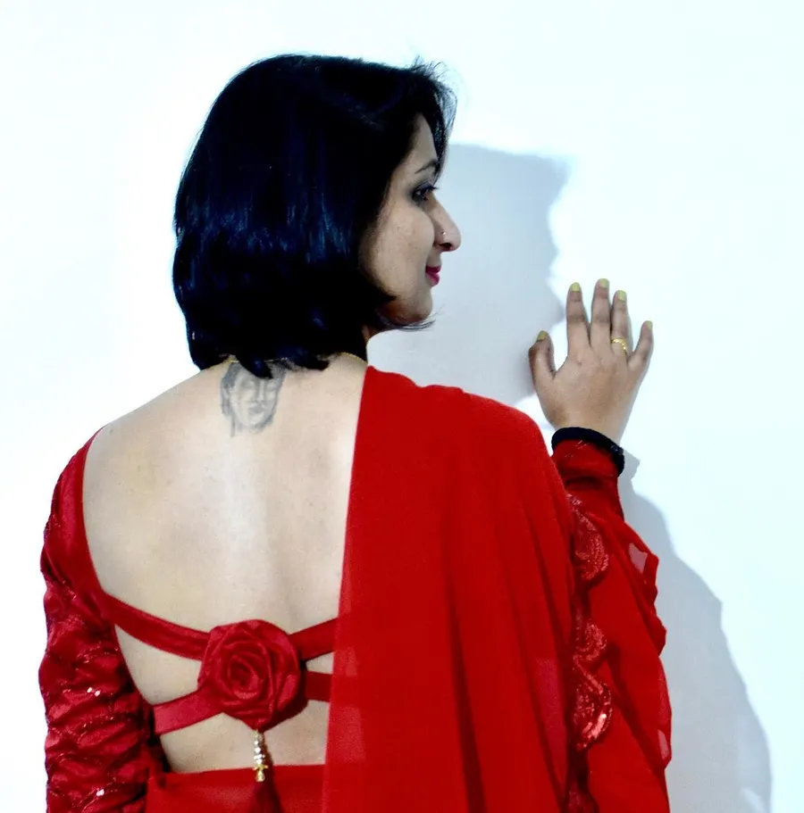 Saree is the only garment that’s been in fashion for centuries.
.
.
.
.
.
In frame : anusha_verma_29 PC : sketchbycam. Photograph by Sketch by Cam.