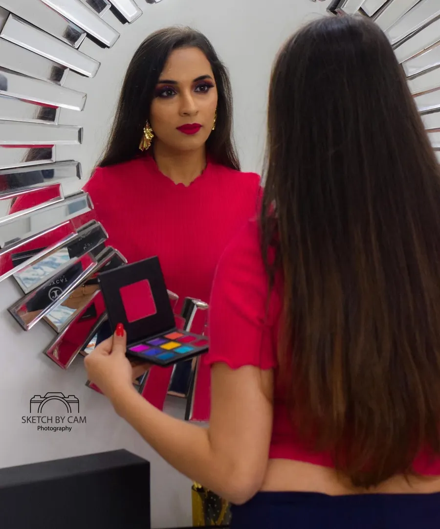 Joy is the best makeup. But a little lipstick is a close runner-up.
.
.
.
In frame : satrupa_arora
MUA : makeupbykadambini PC : sketchbycam. Photograph by Sketch by Cam.