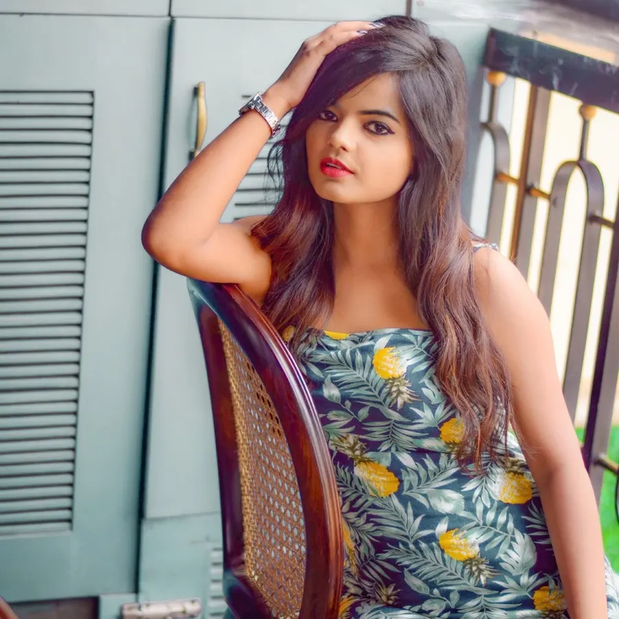 not short, concentrated
.
.
.
In frame : vaishaliraghav12 .
shot by : sketchbycam. Photograph by Sketch by Cam.