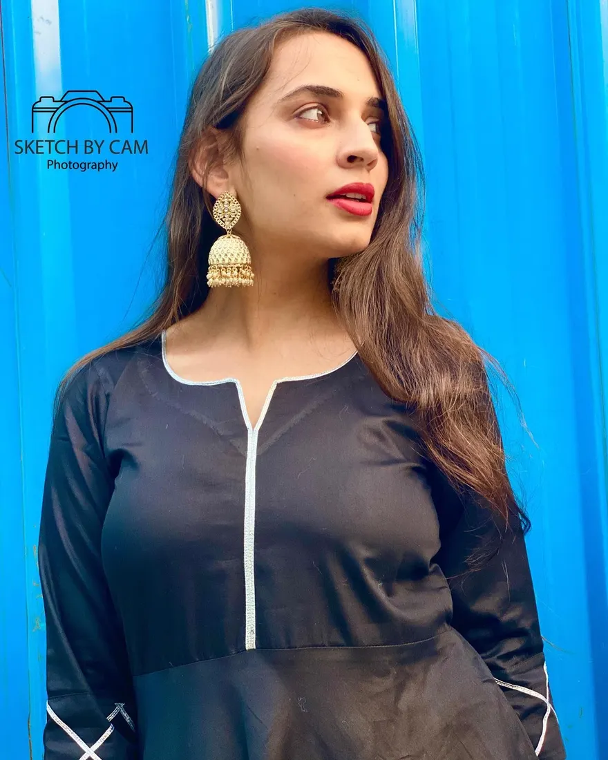 Be Inspired, But Don't Copy.
. Shot on the phone .
.
.
.
In frame : satrupa_arora .
pinakibyritika PC : sketchbycam. Photograph by Sketch by Cam.