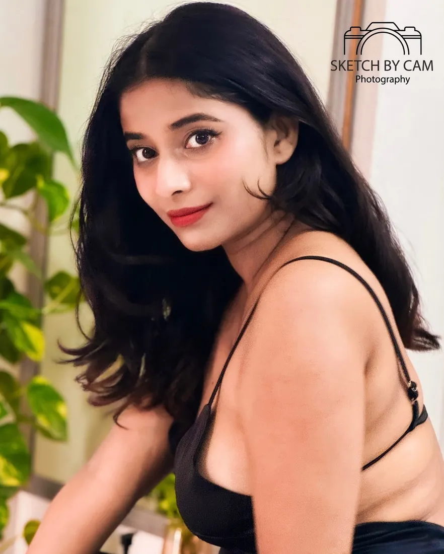 Allow your wings to unfold and fly high.
.
.
.
In frame: sweata_acharjee .
shot by : sketchbycam. Photograph by Sketch by Cam.