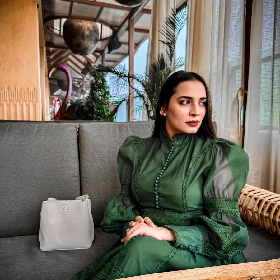 Some styles are just timeless
.
.
.
.
In frame : satrupa_arora_ PC : sketchbycam. Photograph by Sketch by Cam.