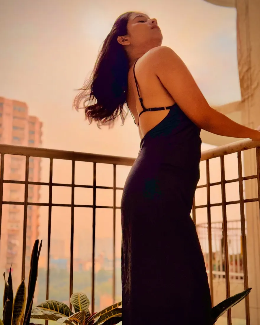 When in doubt, wear black.
.
.
In frame: Annie. Photograph by Sketch by Cam.